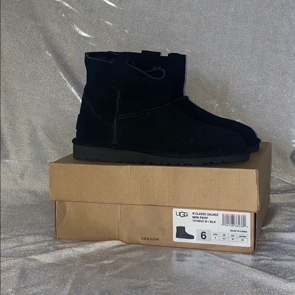 UGG Shoes - UGG Women’s classic unlined mini booties SZ 6